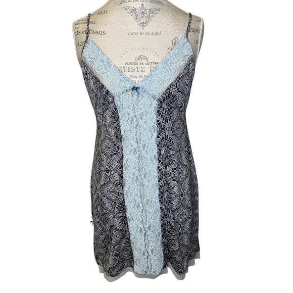 Cosmopolitan Nightie Slip Black and White Patterned With Blue Lace Size Large - Picture 2 of 16